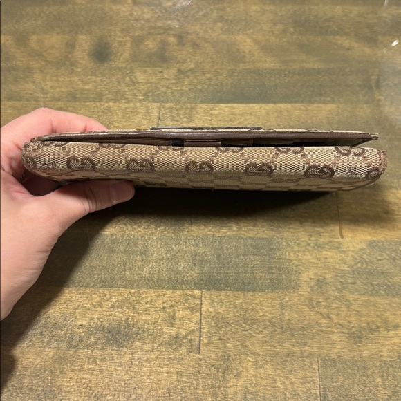 ✨ REHAB OPPORTUNITY!✨ Gucci Beige and Brown Monogram Wallet - Picture 15 of 17